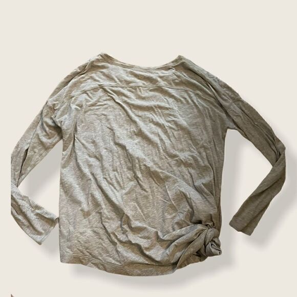 Size 6 Grey Lululemon Longsleeve Pullover - Picture 2 of 2